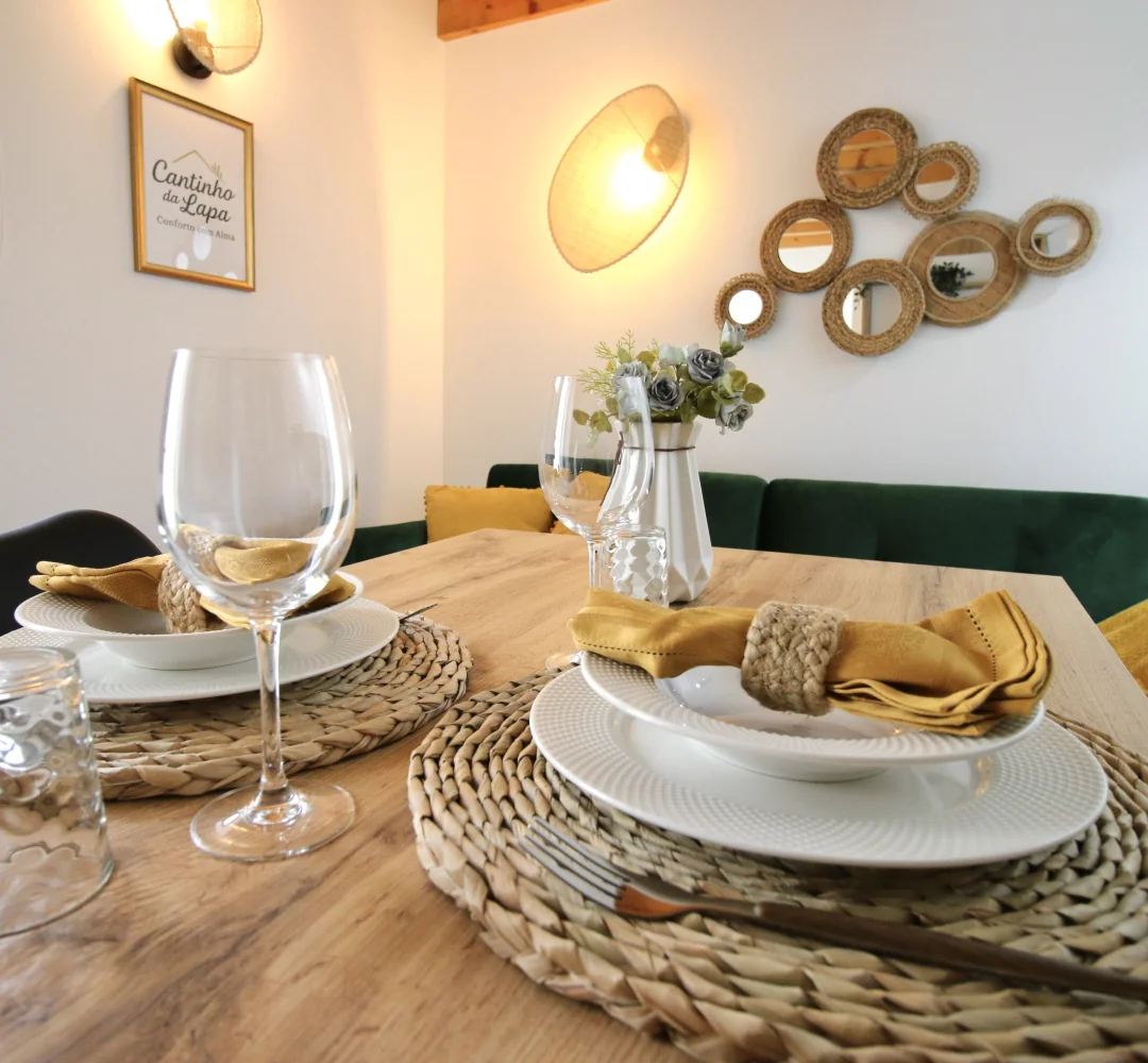 Mesa de jantar do alojamento Cantinho da Lapa - Alojamentos com Alma