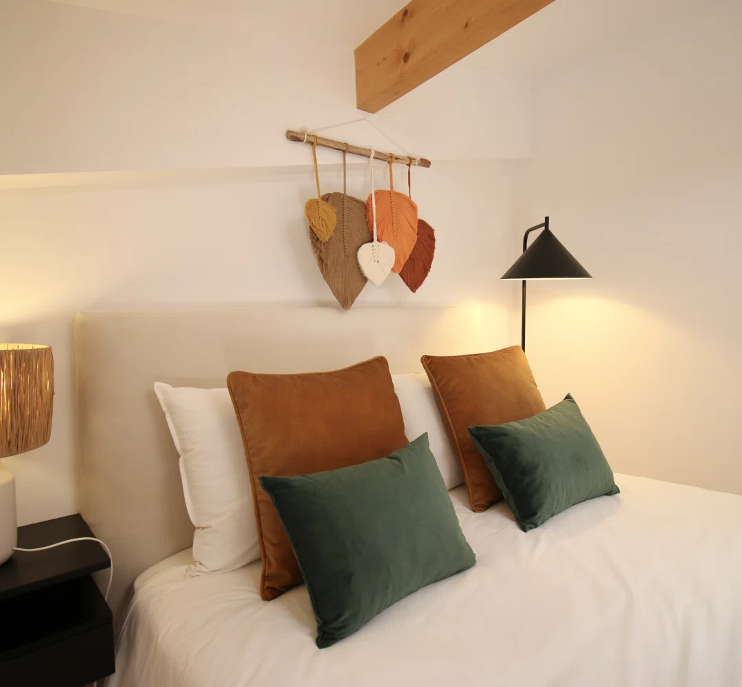 Cama do quarto do alojamento Cantinho da Lapa - Alojamentos com Alma